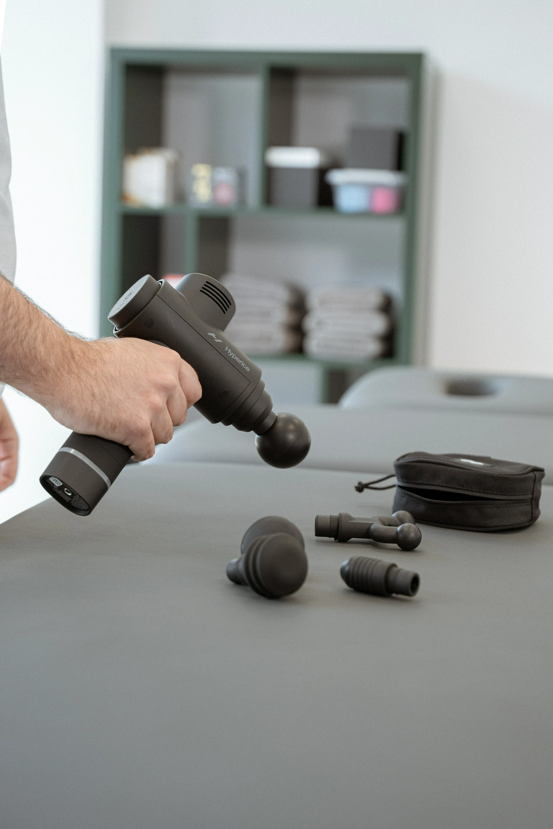 Hypervolt masažni pištolj